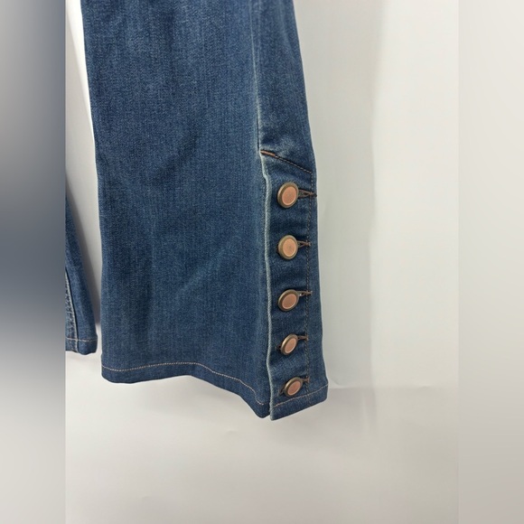 NWOT Free People Mid-Rise Button Hem Flare Medium Blue Jeans 30 - Picture 3 of 4